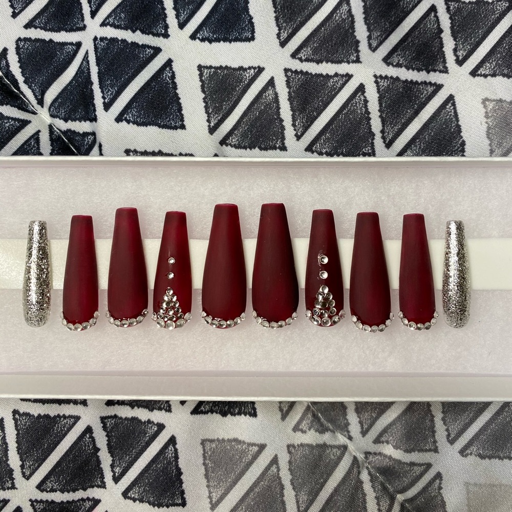 Press on nails